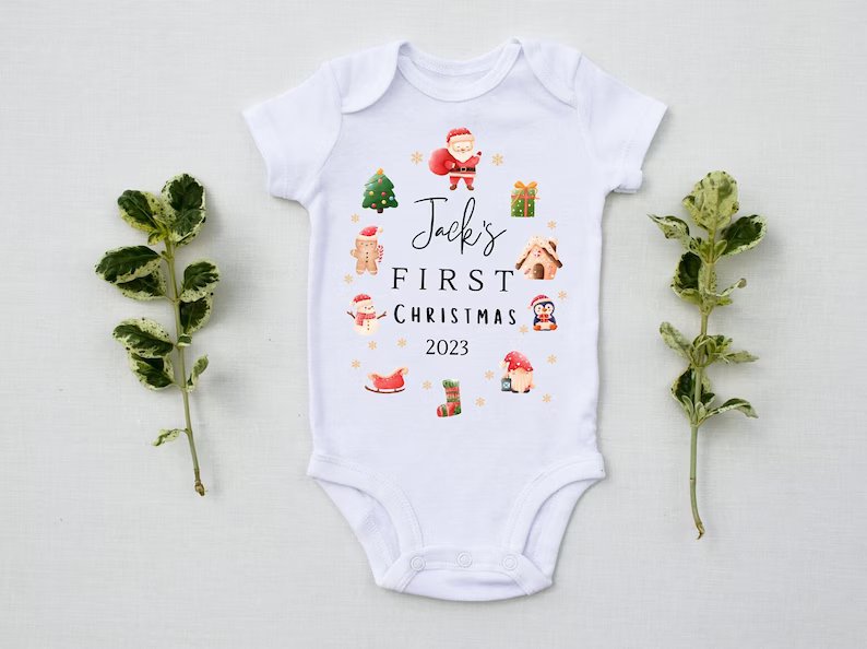 个性化第一个圣诞婴儿服、装饰品、靠垫和毛绒玩具、婴儿圣诞服装礼物创意