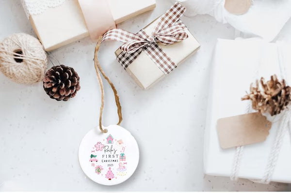 Set de regalo personalizado para la primera Navidad del bebé, traje de regreso a casa, adorno, cojín y regalo de peluche