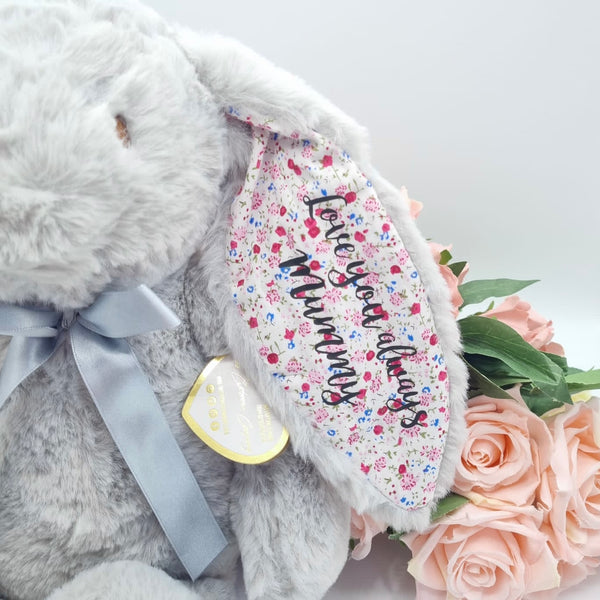 Conejito de orejas florales grises personalizado para novias
