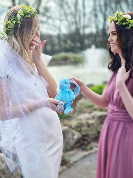 Conejito azul personalizado con orejas florales para damas de honor