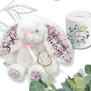 白色花耳兔子和钱盒洗礼礼物