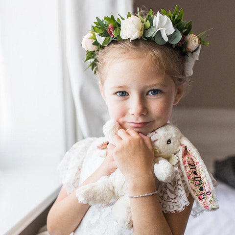 Conejito de orejas florales blancas personalizado para niñas de flores